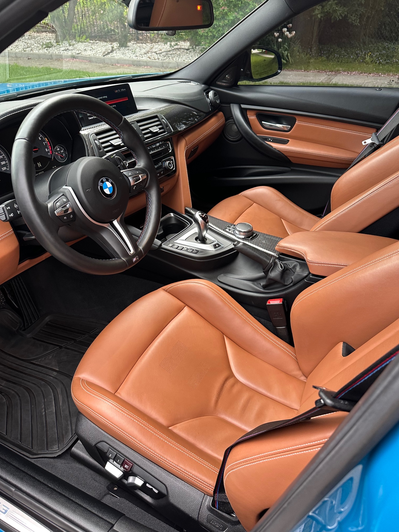 Amaro Brown leather interior with carbon fibre trim and M-DCT shifter
