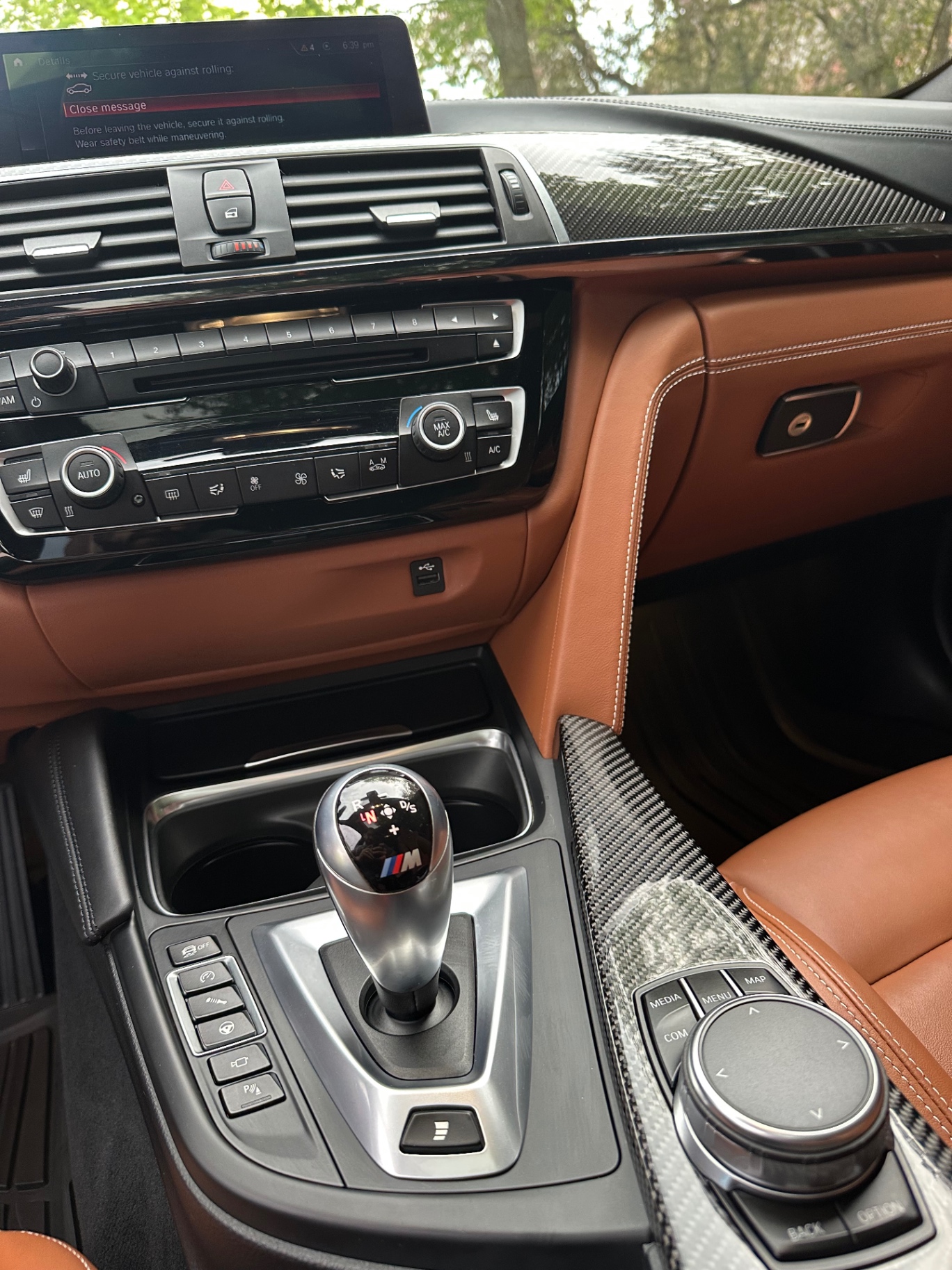 Centre console and climate controls with Amaro Brown leather